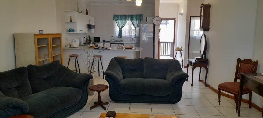 To Let 2 Bedroom Property for Rent in Wavecrest Eastern Cape